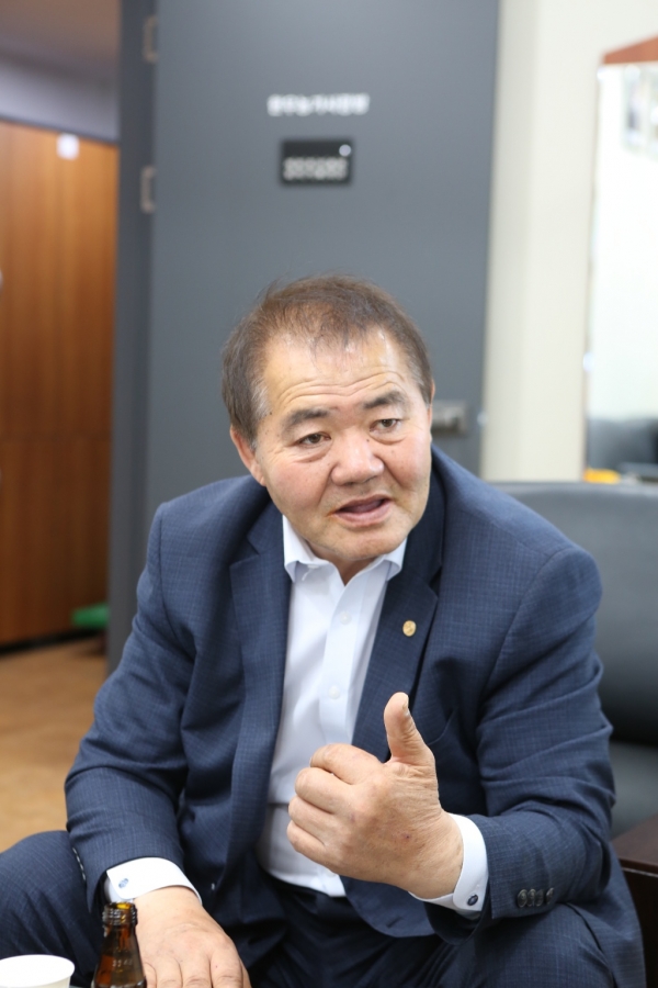 한우가격 폭락, 돌파구 마련 최선 다 할 것