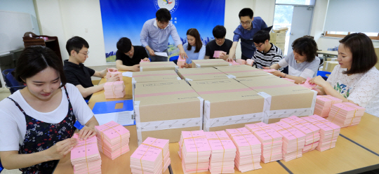 서구선관위, 투표용지 배분작업