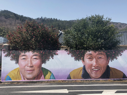 신안군 암태면 기동 삼거리 벽화  급부상
