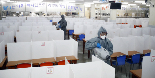 고3 등교 앞두고 급식실 방역