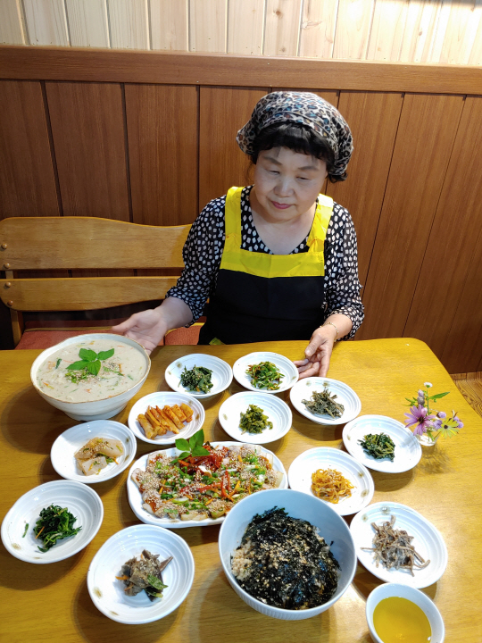 쫄깃한 보쌈에 뜨끈한 수제비 국물 환상 조화