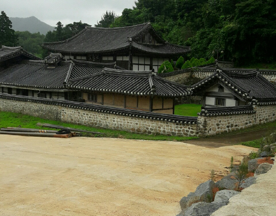 <25> 강진 해남윤씨(海南尹氏) 항촌파 종가 / 명발당