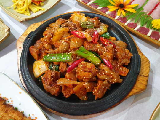 [남도 맛집-산아래호수]신선한 닭 한 마리 통째로 즐겨요