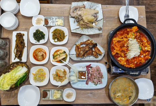 [남도 맛집-해남장수촌닭]닭 육회·구이·주물럭까지 어느 것 하나 놓칠 수 없는 맛
