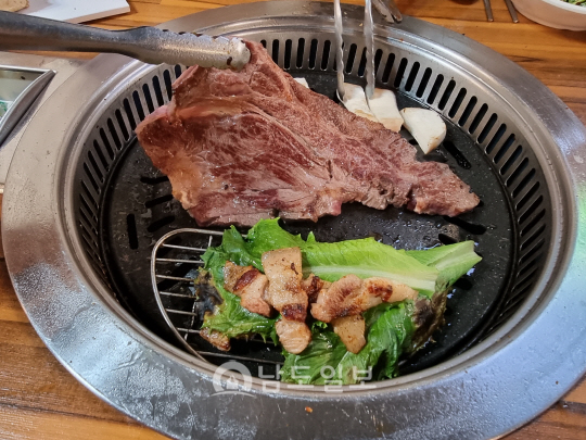 [남도 맛집]고기 맛으로 30년…광양 부광참숯불구이