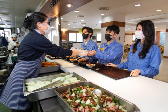 광양제철소, 구내식당서 전국 맛집투어 진행해요