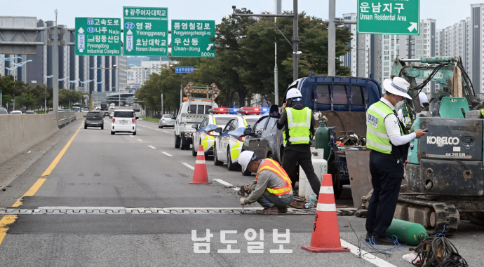 어등대교 교량 이음새 파손