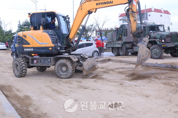 경주·포항 태풍 이재민에 빨간밥차·세탁차 지원