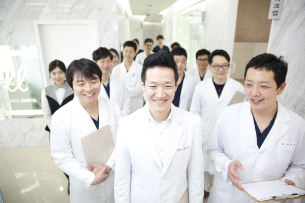  당산역 이엘치과, ‘원데이 임플란트 시술’…발치부터 식립까지 하루만에 
