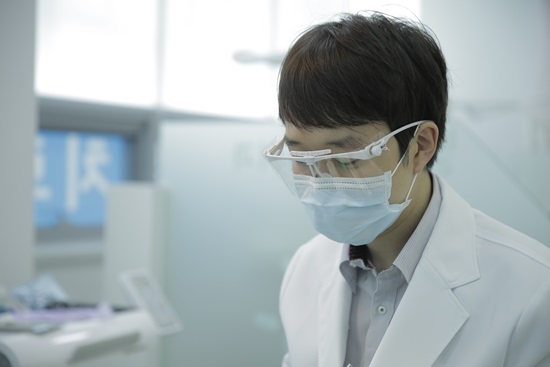  치아교정 및 임플란트, 시기 맞춰 진행할 수 있는 전문치과인지 알아보고 선택해야… 