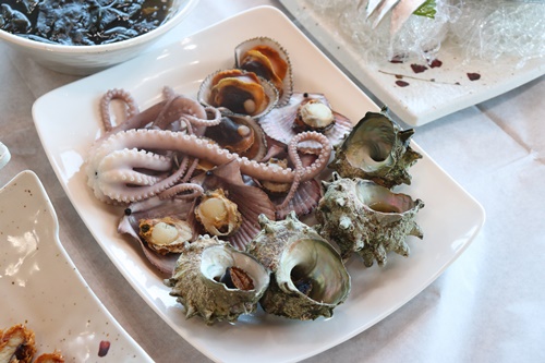 제주도 맛집 월척수산본점 바다경치와 함께 싱싱한 다금바리회세트 맛볼 수 있어