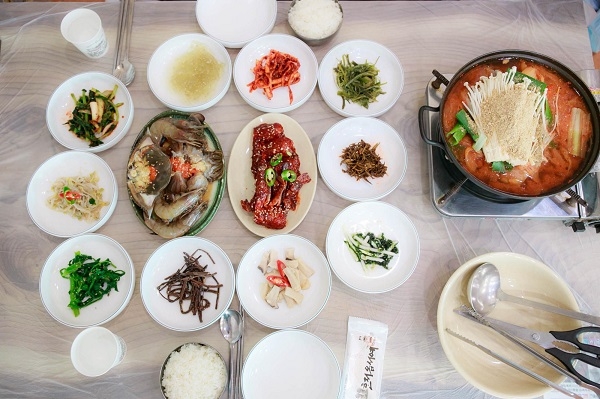 안면도 맛집 시골밥상, 오감만족 게국지 등 꽃게요리 별미 즐길 수 있는 곳