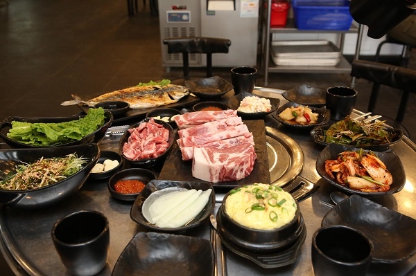 제주 삼미흑돼지, 중문관광단지 및 카멜리아힐에서 유명하게 알려진 제주 중문 흑돼지 맛집