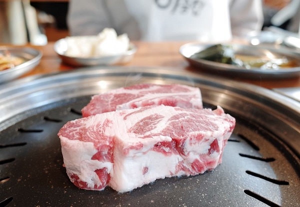 환절기 건강 챙기는 고단백 돼지고기, 선릉역 맛집 봉우이층집에서 이베리코와 삼겹살로 즐겨