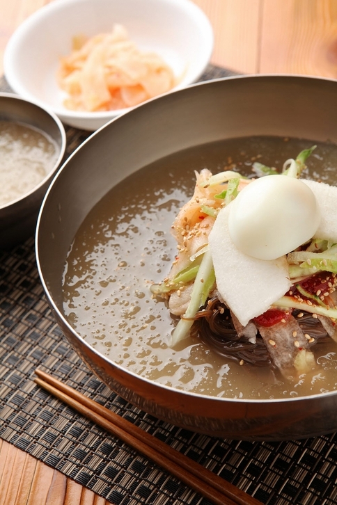 금호동 냉면 유튜버도 반한 그 맛...독특한 양념맛에 모두가 화들짝