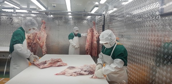 온라인 정육점 전문 ㈜안심푸드에프엠비 육가공 및 유통판매 외 다이닝 키친 오픈 실시