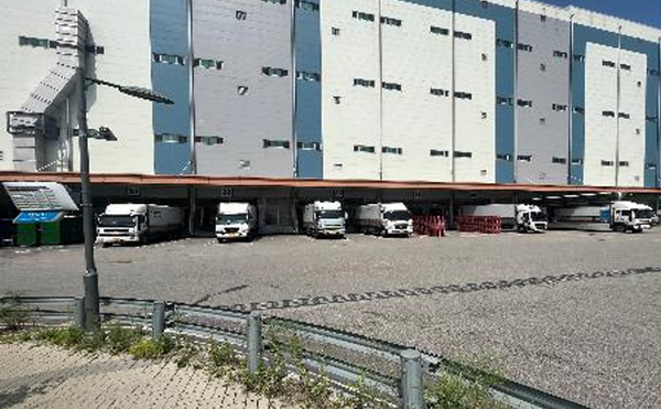 민주노총 개방형 물류센터 에어컨 설치 요구에 쿠팡 개방형 물류센터 구조상 불가 억지 요구 당황