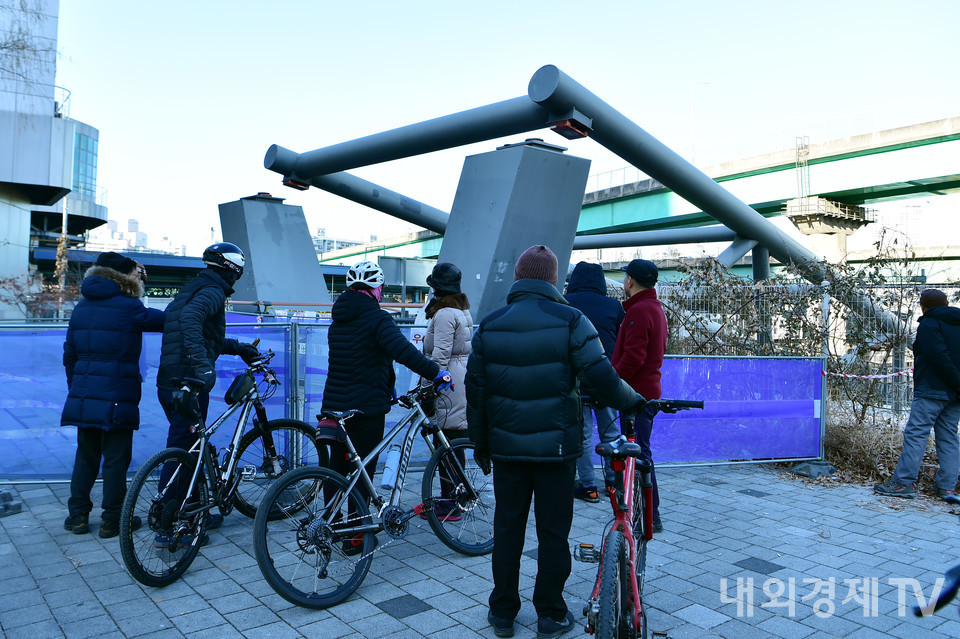 도림보도육교, 꺼짐 현상 발생해 전면 통제