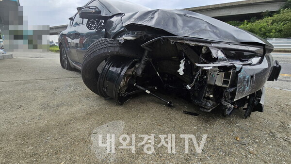 대전 유성구 전기차 주유소 돌진....알고보니 도난 차량