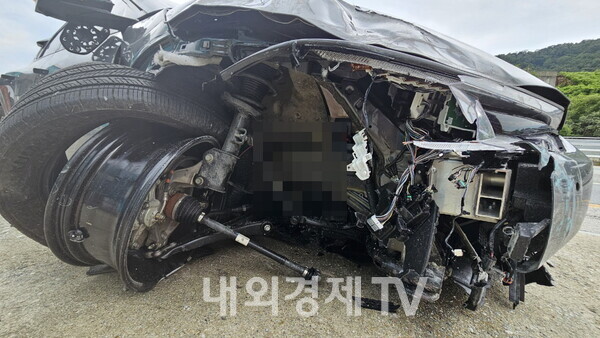 대전 유성구 전기차 주유소 돌진....알고보니 도난 차량