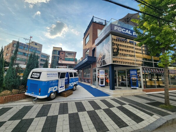 포토블링, 포컬포인트 카페에 바겐버스형 포토부스 신규 입점