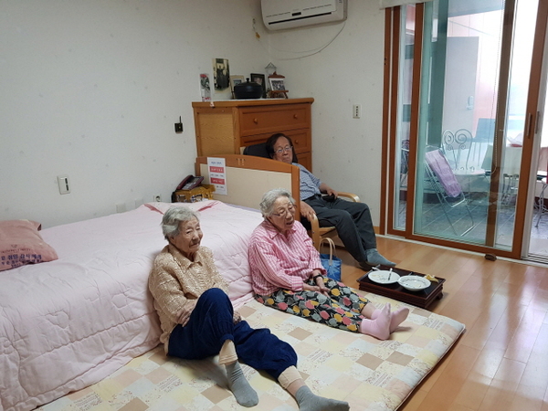  우리 늙어 ‘집에서 살다 죽느냐 양로원에서 살다 죽느냐’ 이것도 문제로구나! 