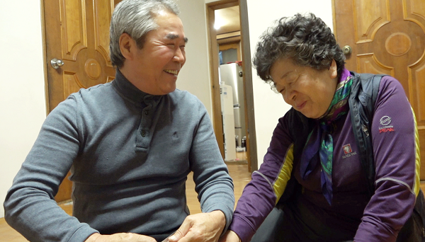 인간극장 함평떡집 동곤 씨, 늘 아내 곁을 지키는 소문난 사랑꾼