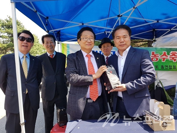 민주평화당 이용주 의원-전국호남향우회 임향순 총재, 농수축산식품 대축제 방문