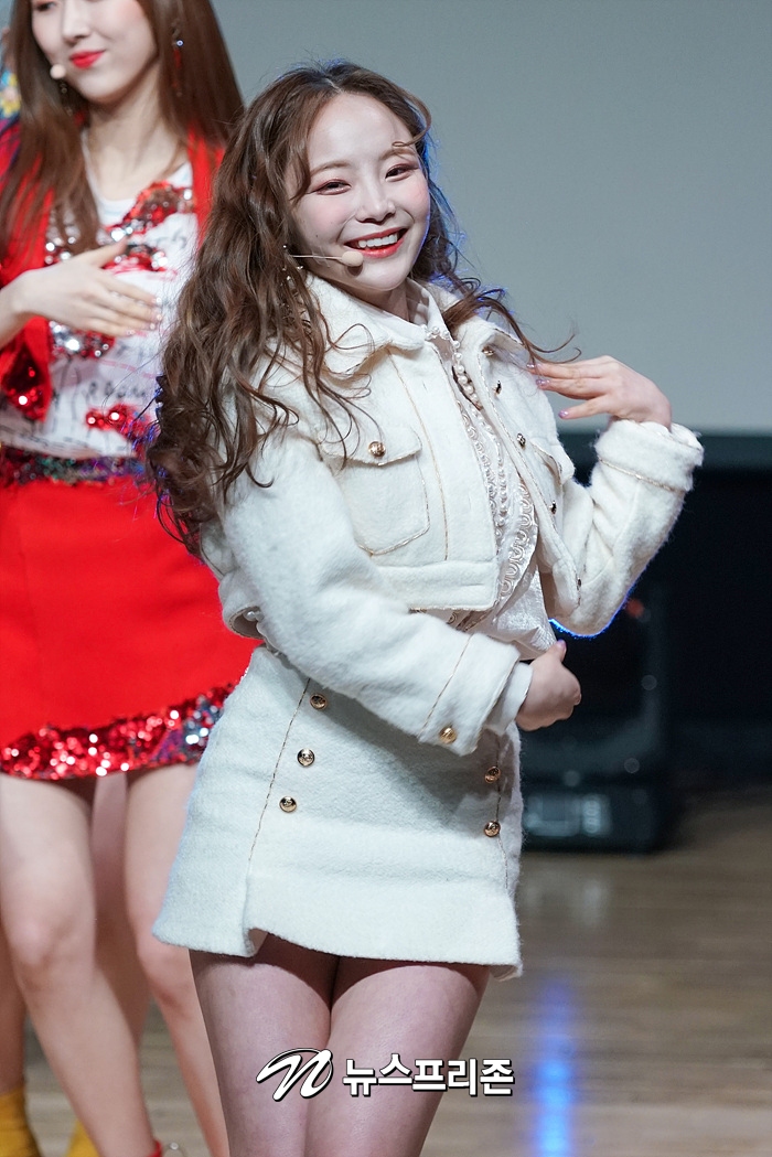 [포토] 세러데이 초희, 무대가 너무 좋아요