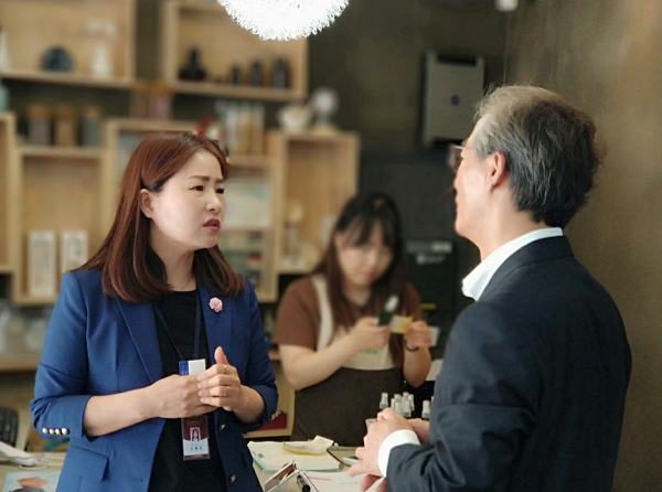 부산  북구에  소재한  천연비누  공방인  맘씨비누,  지역  주민과  함께  하는  이니데이  개최