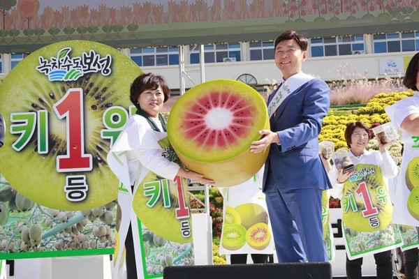 김철우 보성군수 명품키위 보성 녹차와 더불어 보성을 대표하는 브랜드로 육성