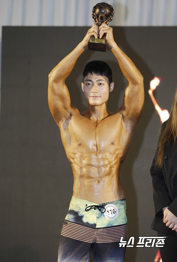 [포토] 박희완, 비치바디 그랑프리 수상(아마추어 코리아 오픈)