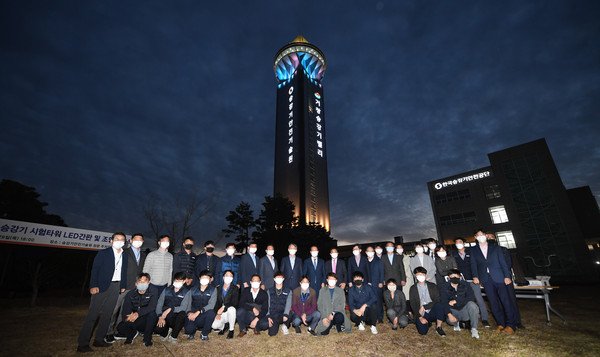 새롭게 단장한 거창승강기타워 지역랜드마크로 우뚝