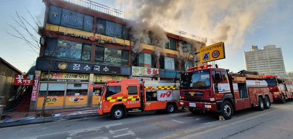 충남 금산 다방서 불...3200만 원 피해