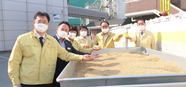 안성시의회, 농협 미곡종합처리장 추곡 수매 현장 방문