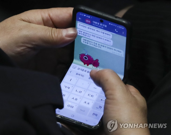 윤 대통령 내부 총질이나 하던 당대표...권성동 휴대폰 문자 포착