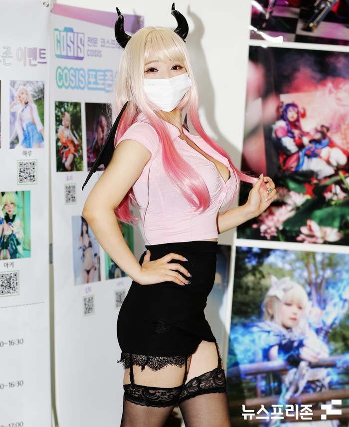 [NF포토] 윤설화, 볼륨감 넘치는 몸매(2022 서울 팝콘)