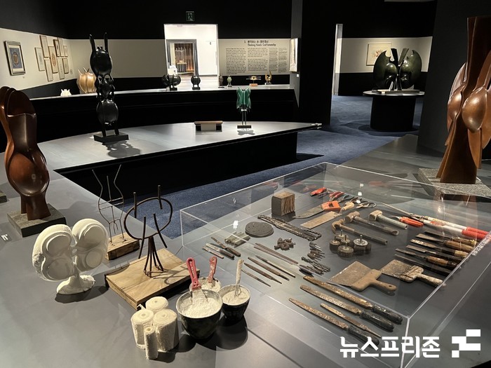 조각의 거장 문신 탄생 100주년 우주를 향하여