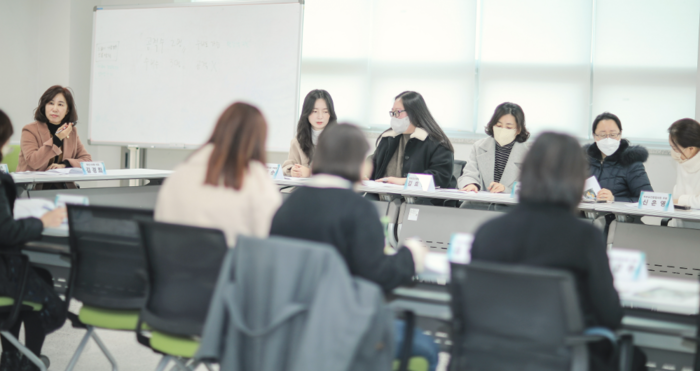 김경희 화성시의회 의장, 송린이음터에서 새솔동 지역 학부모 간담회 가져 