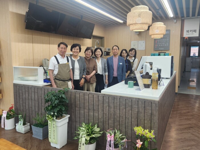 김은자 진해구청장, 노인일자리 실버카페 석동 방문