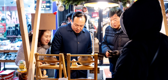 오산시 오! 해피 산타마켓 성황… 지역 상권 활성화에 기여