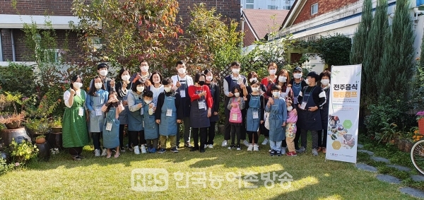 명인과 함께 음식 만들며 마음 달래요