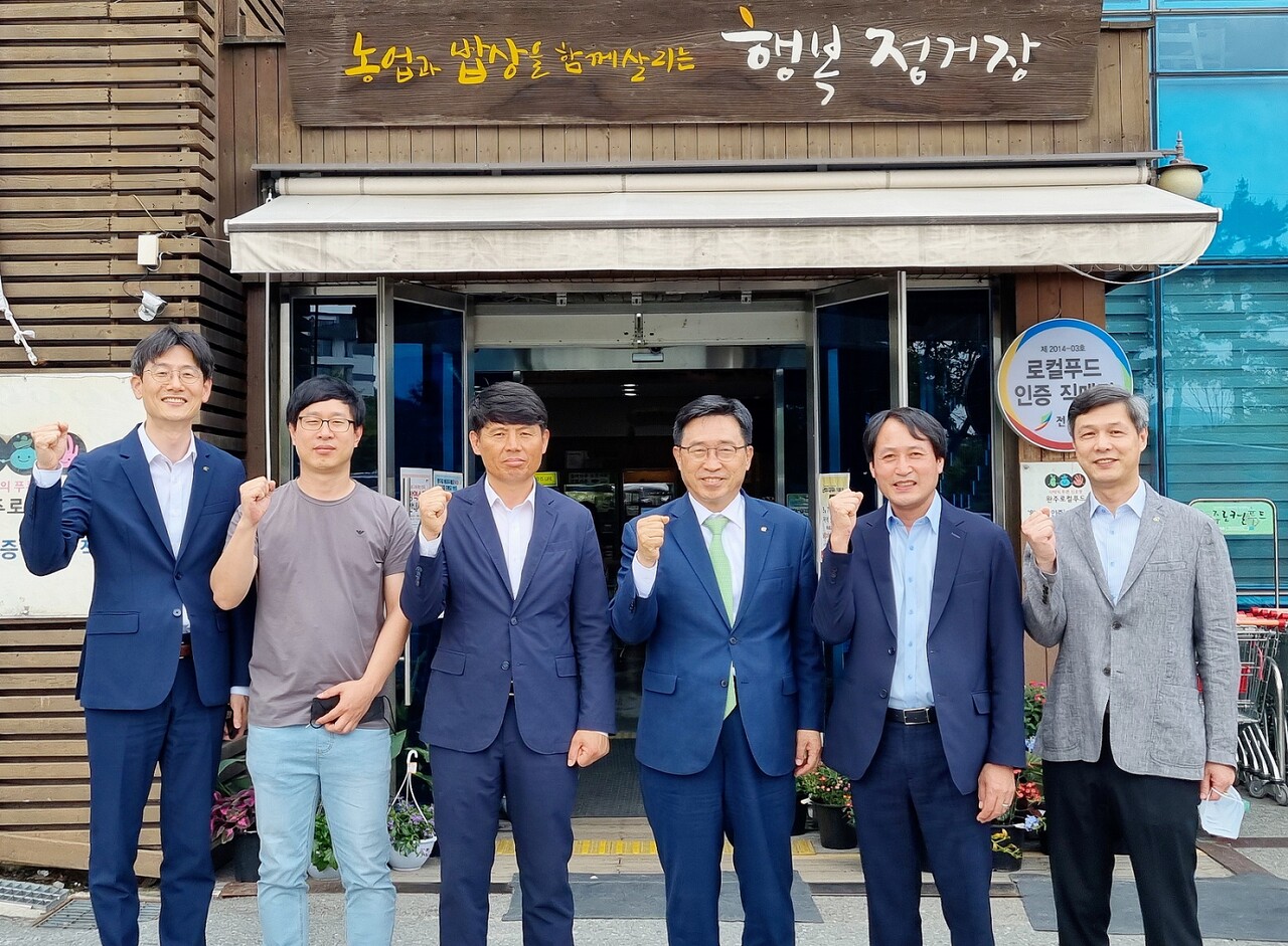 김춘진 한국농수산식품유통공사 사장, 로컬푸드직매장 찾아 물가 안정 약속