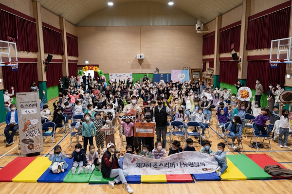 교촌치킨, 구운초등학교서 치킨 나눔 활동 전개