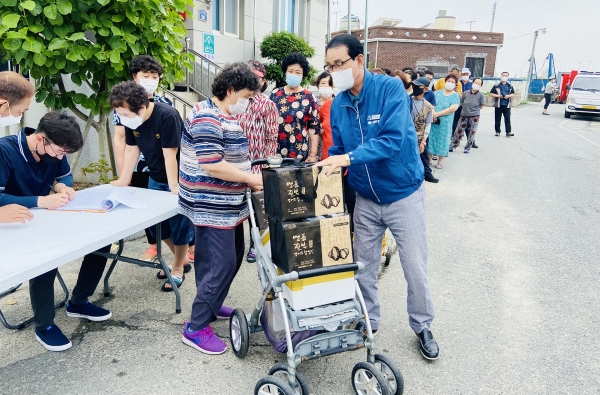 서로 돕고 더불어 사는 협동정신 실현