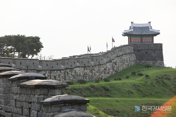 경기도 가볼만한 곳 수원 화성 성벽을 따라 걷는 성곽길로도 유명한 대한민국 명소