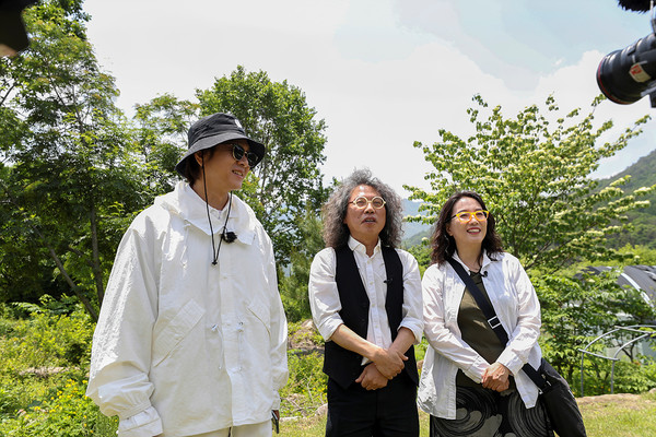 [EBS 건축탐구-집] 프레젠터 윤도현과 함께 충북 단양 숲속 돌집, 가죽공예가 이기성·박현수 부부의 집