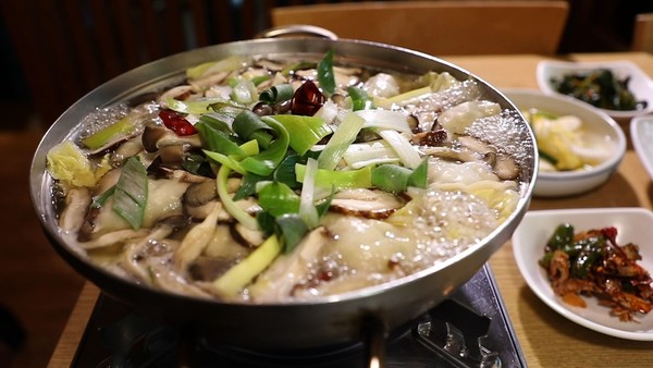 김영철의 동네 한 바퀴, 반포한강공원 서울고속터미널 꽃 도매상가 프랑스 디저트 가게 서래마을 감자국 만두전골…서울 반포동