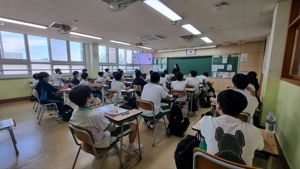 인천동부교육지원청 위센터,  그림책을 활용한 자존감 향상 집단상담 실시
