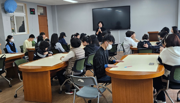 대구수성도서관, 광명학교로 찾아가는 책 읽기 수업 운영